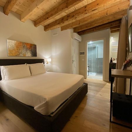 Malvezzi24 Boutique Rooms Desenzano del Garda Exterior foto