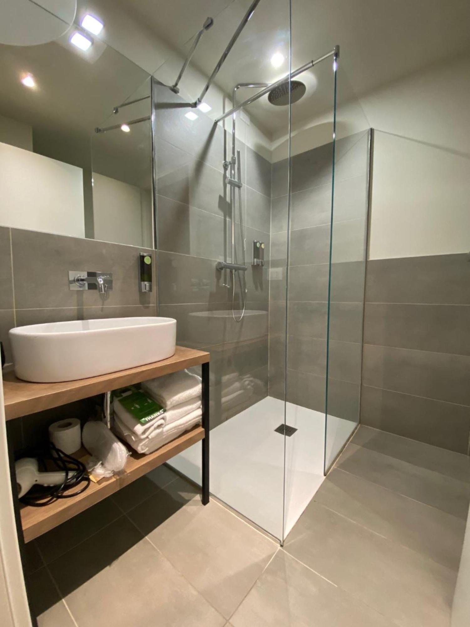 Malvezzi24 Boutique Rooms Desenzano del Garda Exterior foto