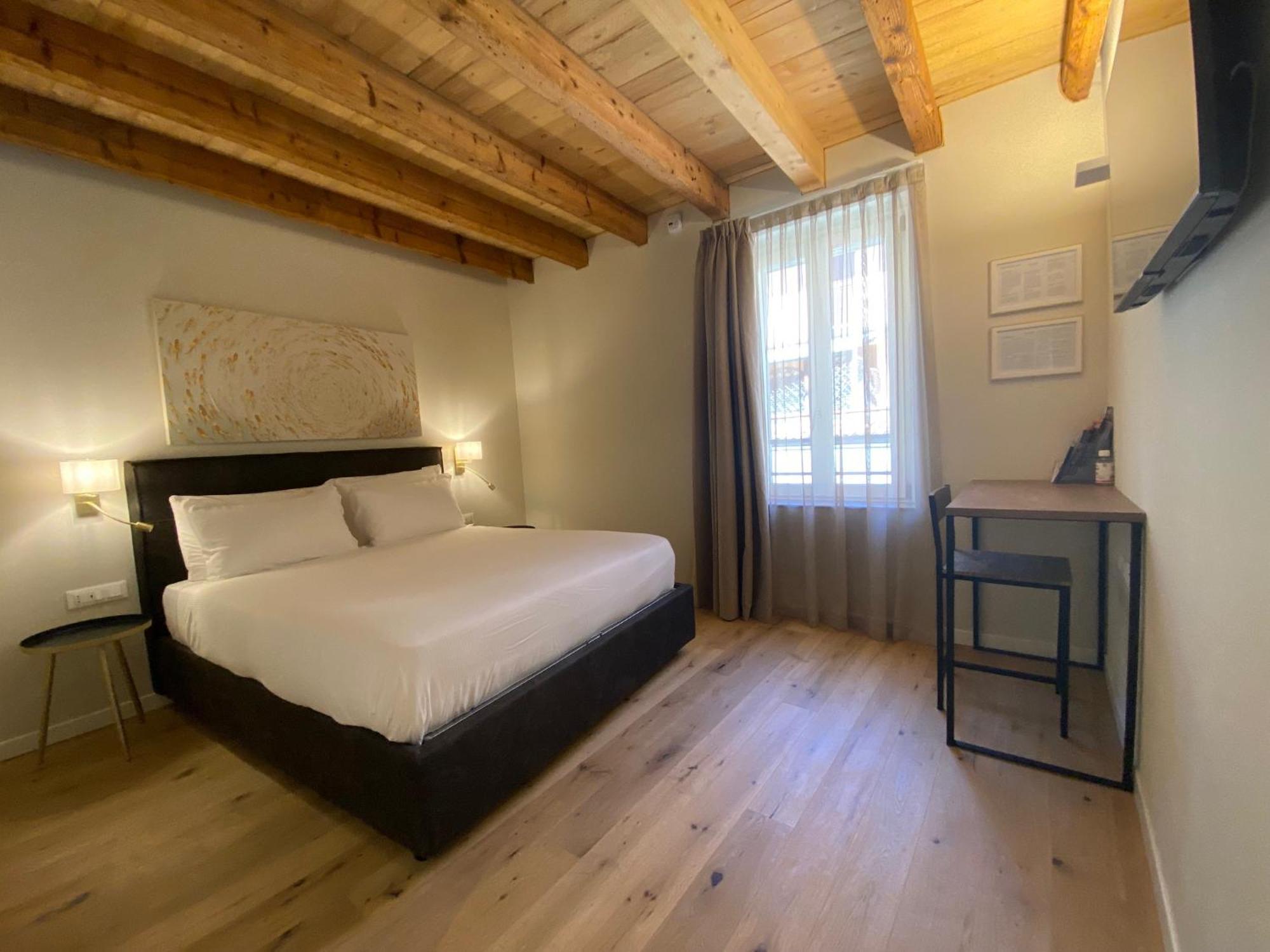 Malvezzi24 Boutique Rooms Desenzano del Garda Exterior foto